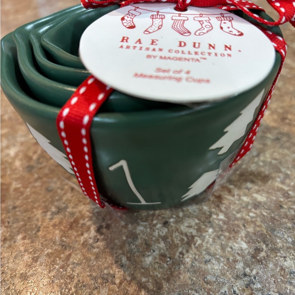 Rae Dunn Green Christmas Trees measuring cups NWT older set excellent condition